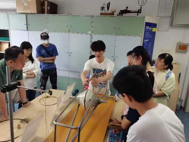 黄色动漫